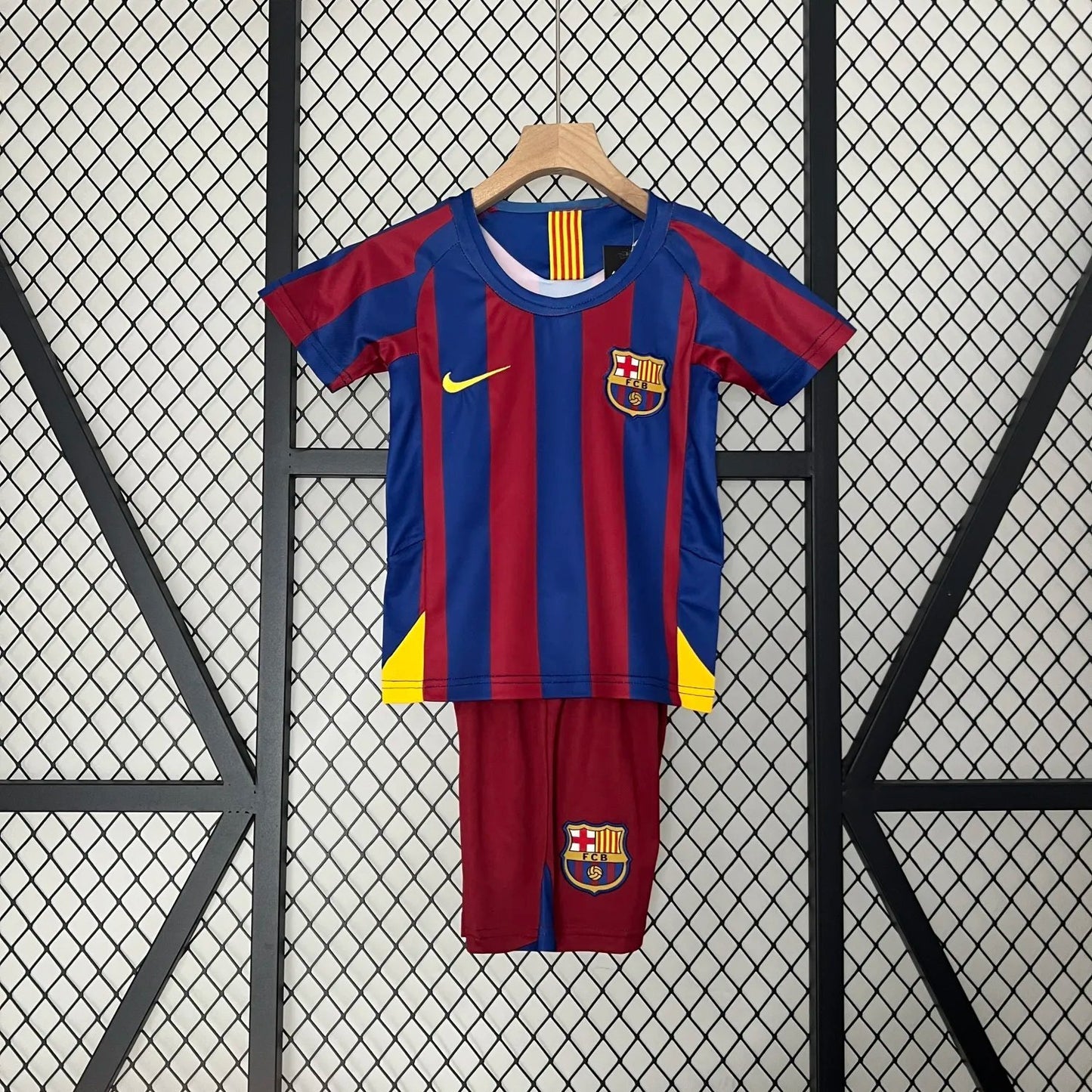 Retro 05-06 Barcelona Home Kids Kit