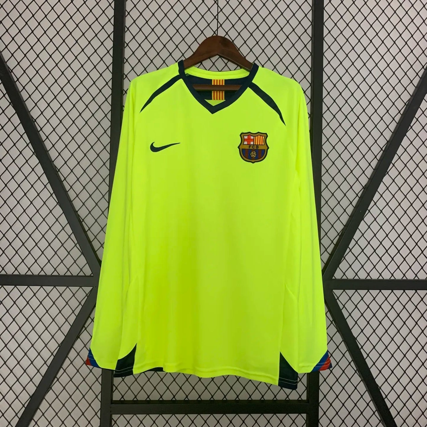 2005-06 Barcelona Away Long Sleeve Retro